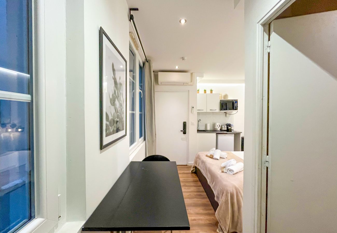 Studio in Paris - 204 - 249 Saint Denis