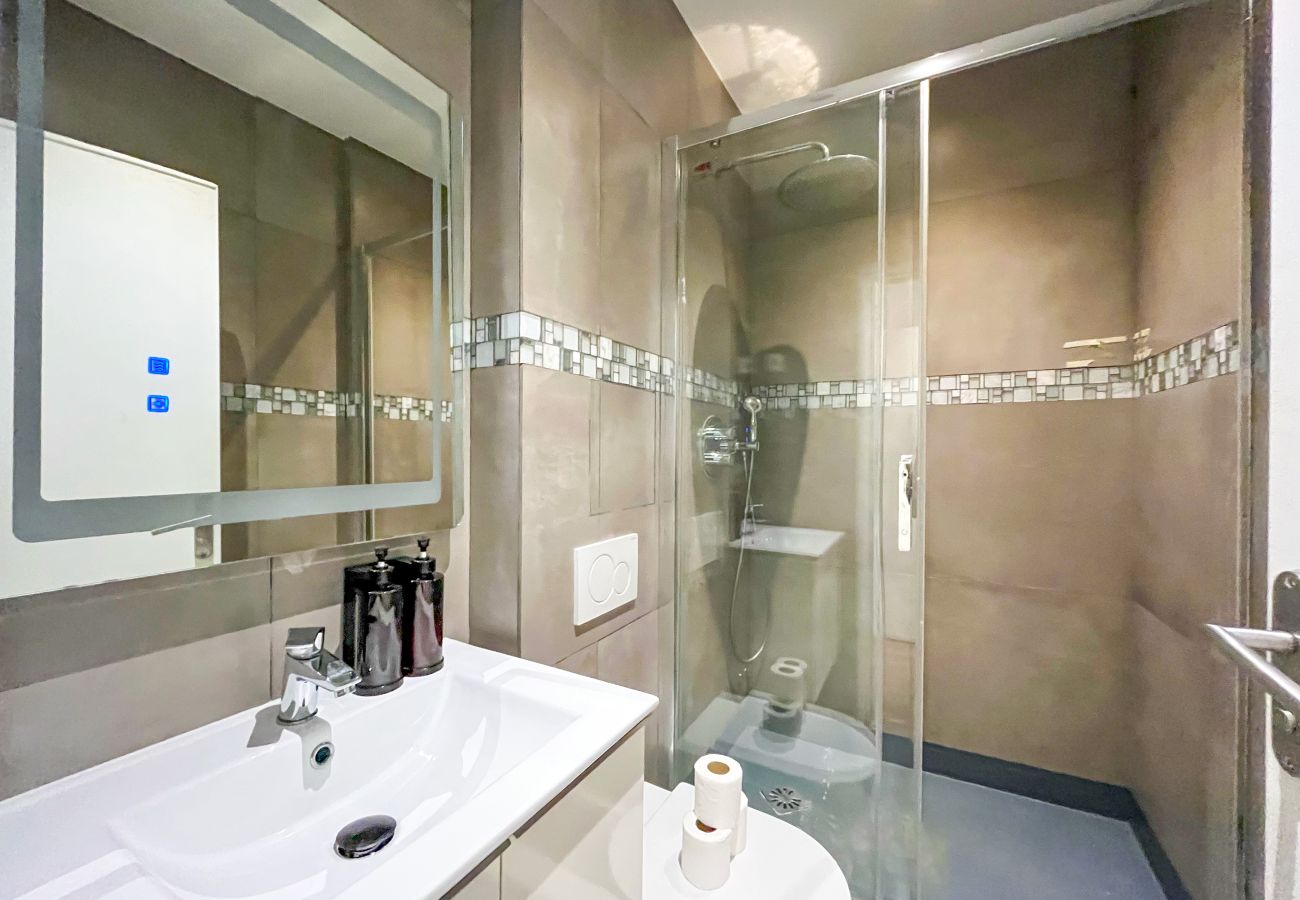 Studio in Paris - 205 - 249 Saint Denis