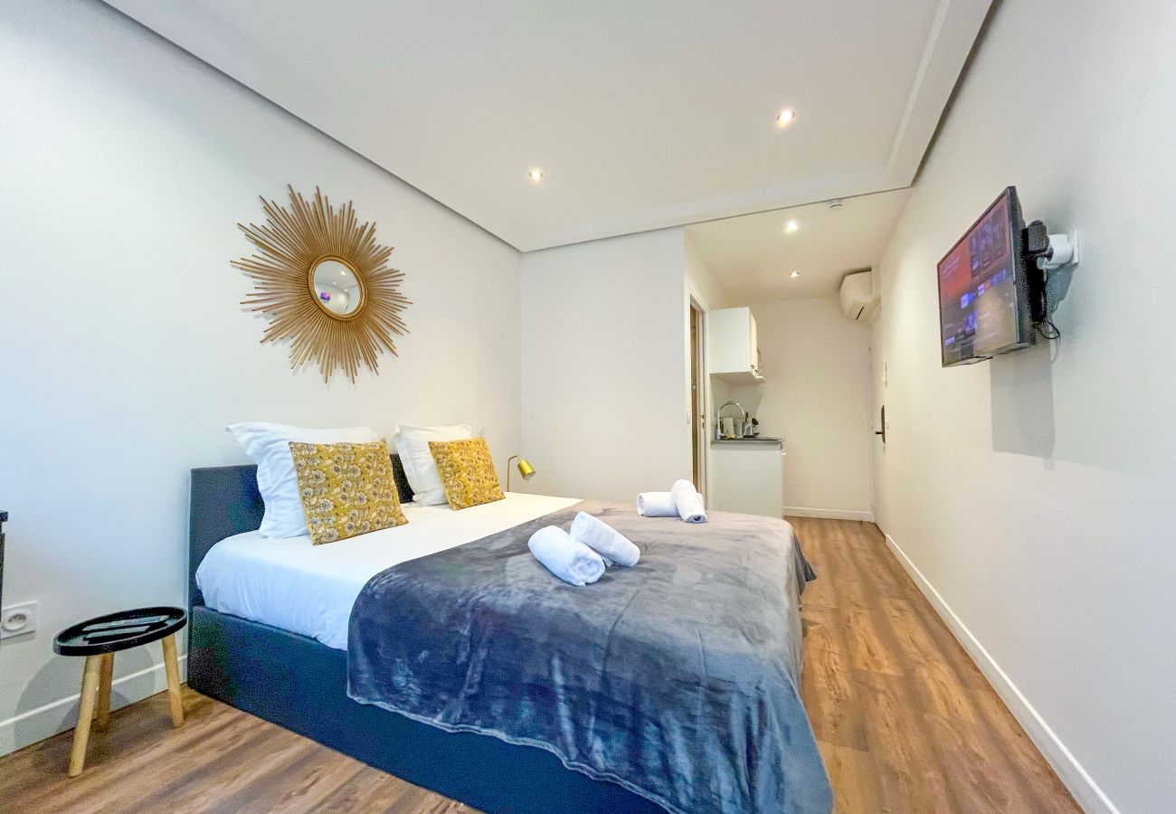 Studio in Paris - 206 - 249 Saint Denis