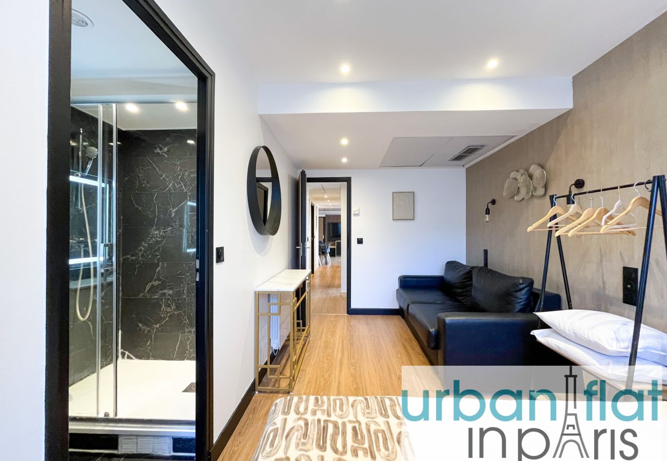 Appartement in Parijs - 128 B- Champs Elysees 14p