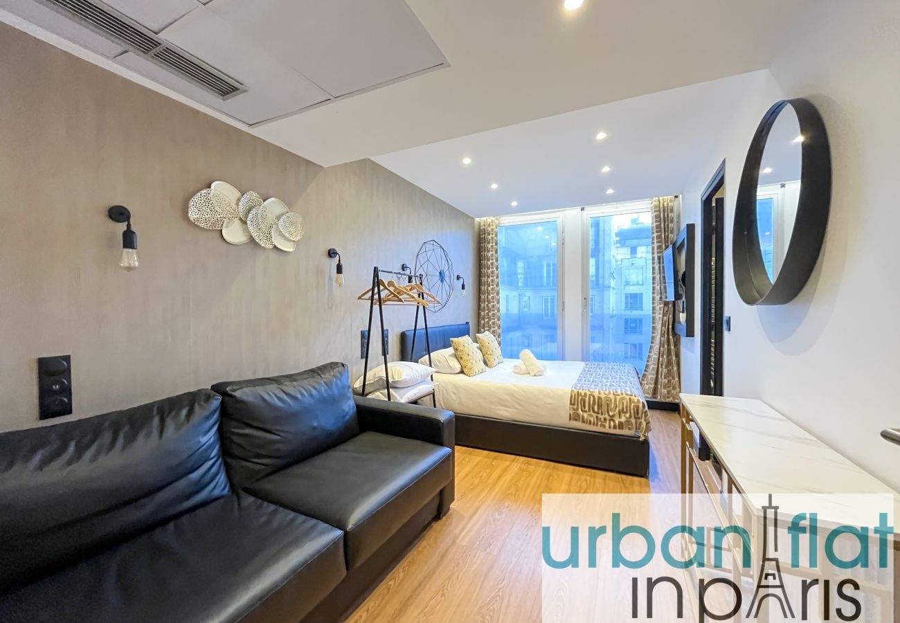 Appartement in Parijs - 128 B- Champs Elysees 14p