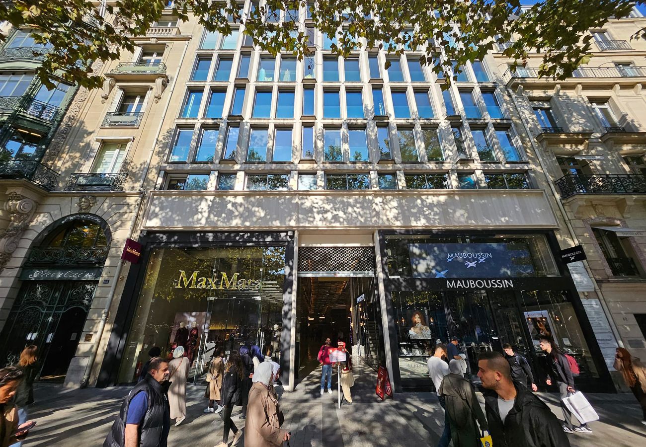 Appartement in Parijs - 128 B- Champs Elysees 14p