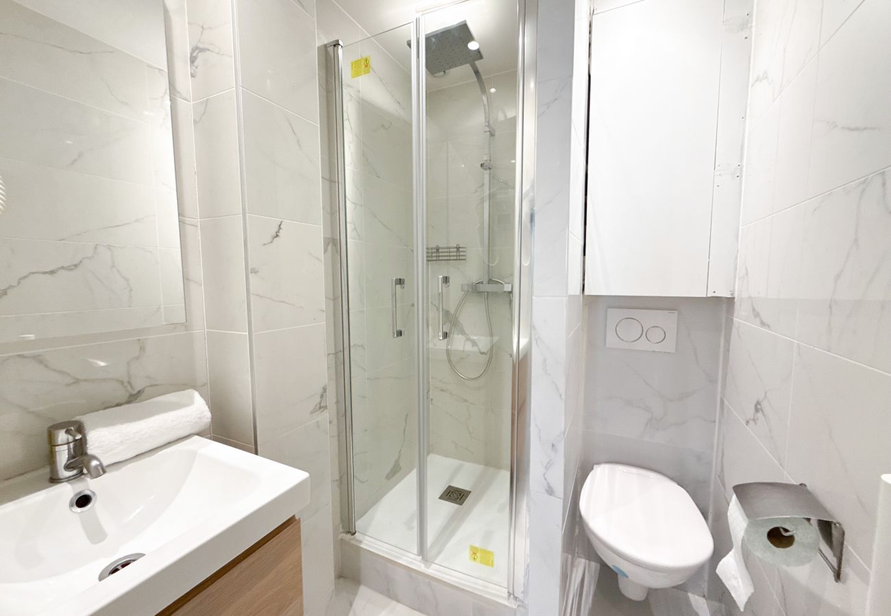 Appartement in Parijs - 102 A- 21 Montmartre 4F