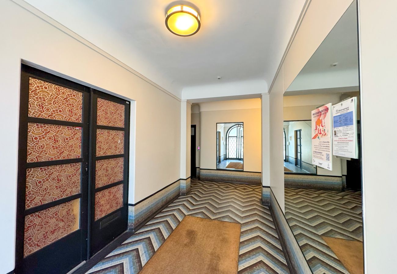 Appartement in Parijs - 222 - Philibert Delorme 6p/3c