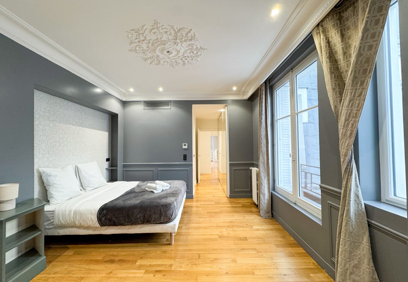 Appartement in Parijs - 222 - Philibert Delorme 6p/3c