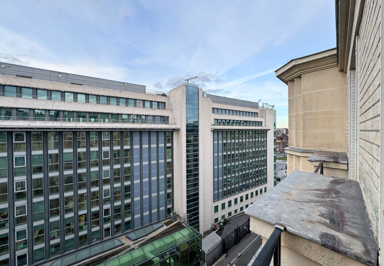 Appartement in Parijs - 222 - Philibert Delorme 6p/3c