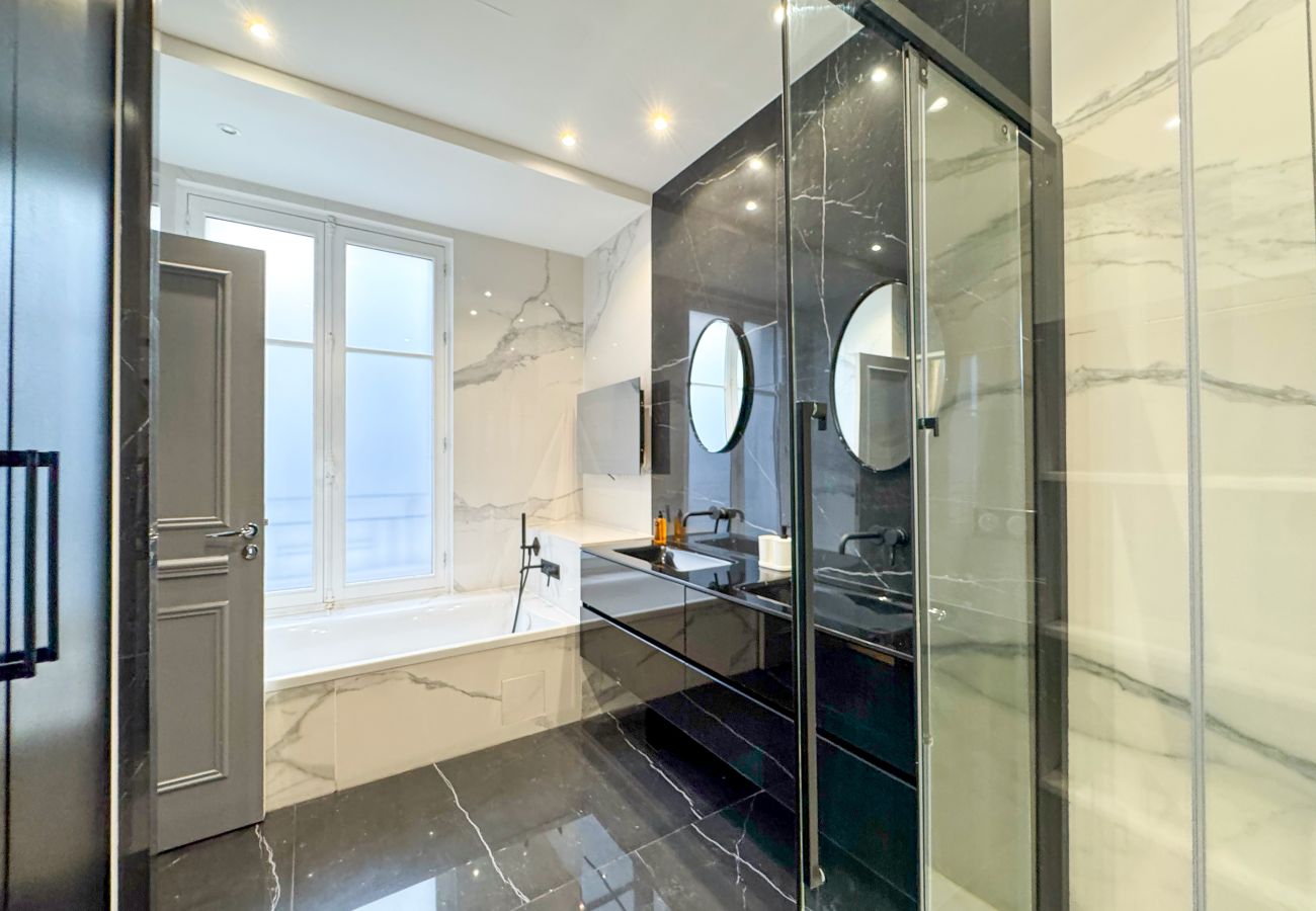 Appartement in Parijs - 222 - Philibert Delorme 6p/3c