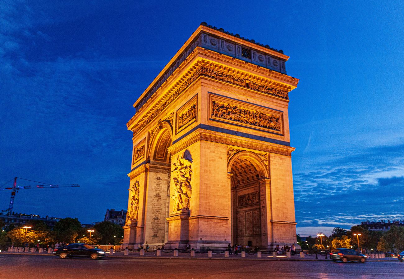 Appartamento a Parigi - 128 B- Champs Elysees 14p