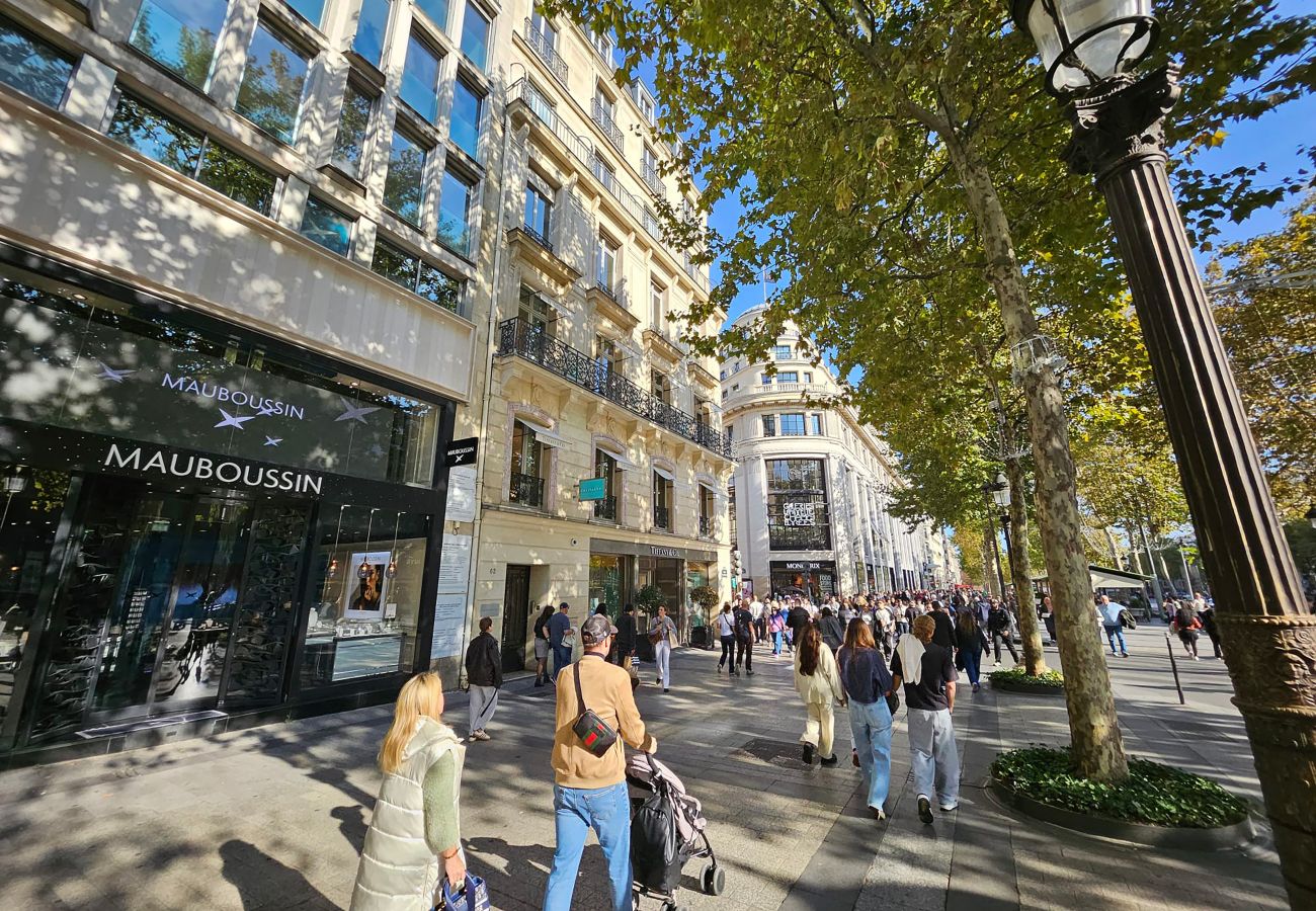 Appartamento a Parigi - 128 B- Champs Elysees 14p