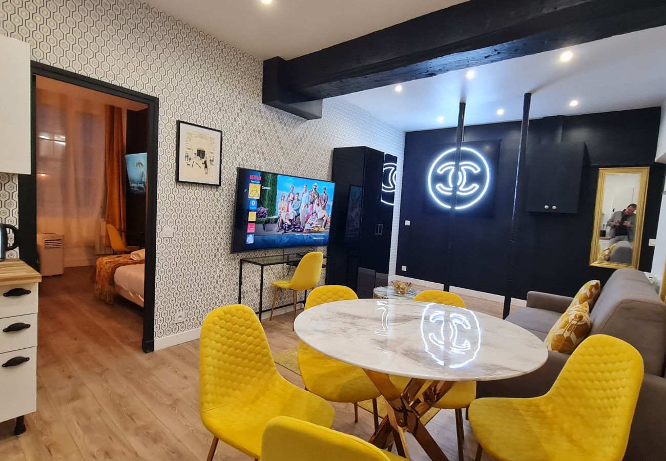 Appartamento a Parigi - 157 B - Chanel 210 Saint Denis