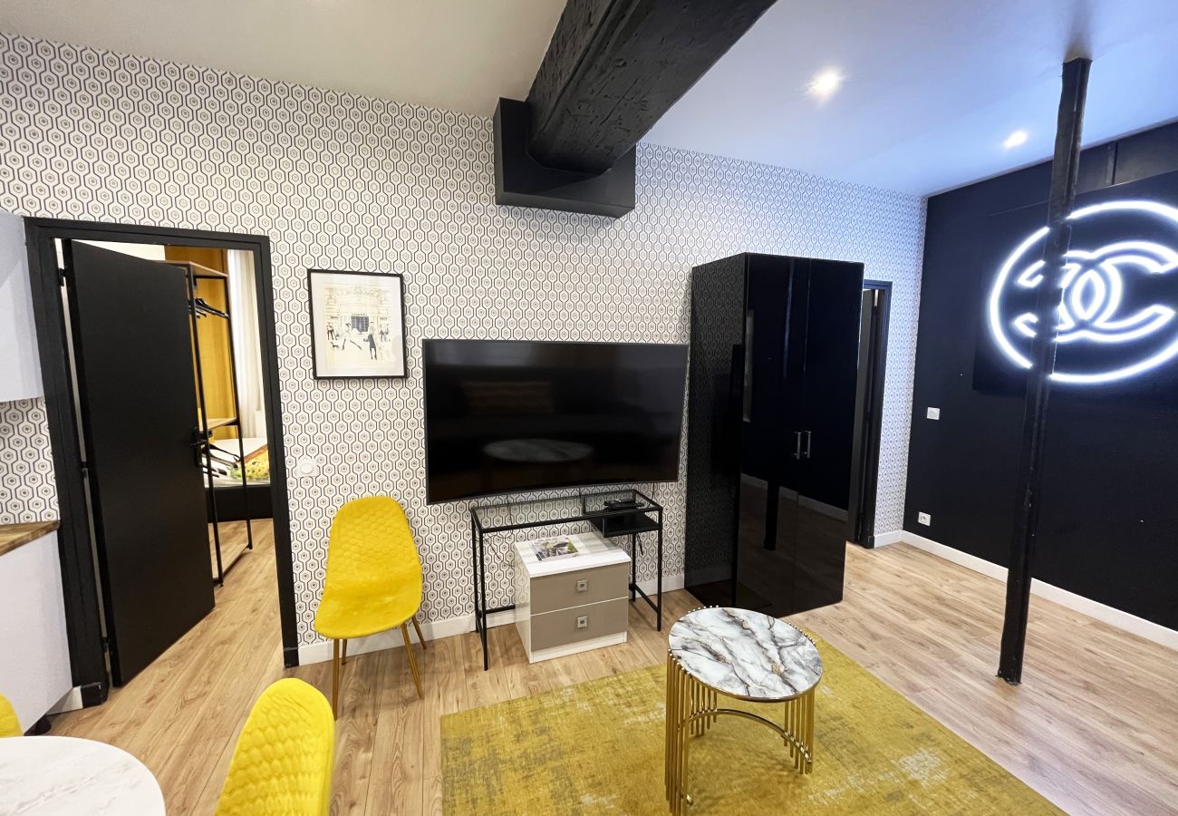 Appartamento a Parigi - 157 A - Chanel 210 Saint Denis