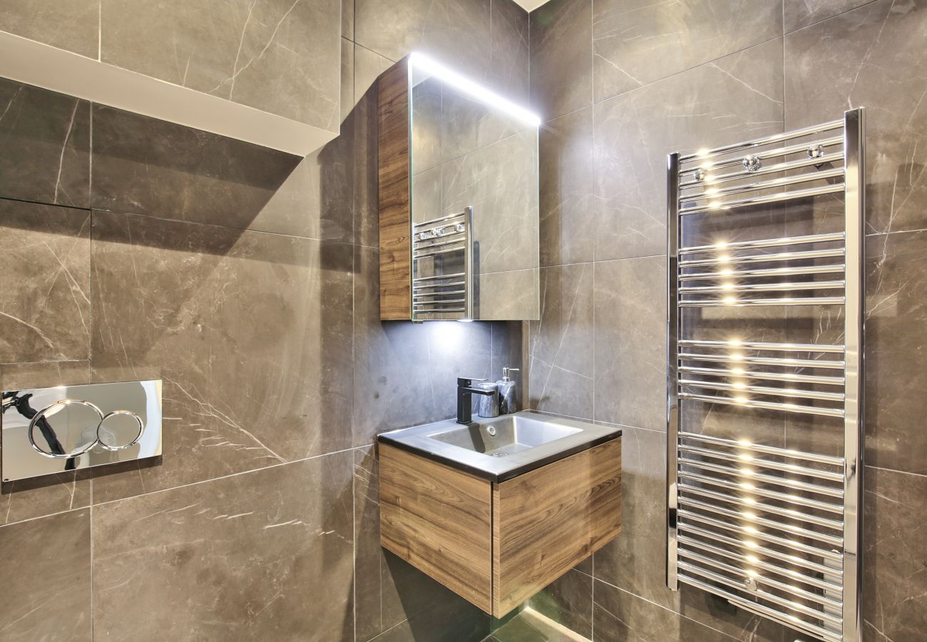 Appartement à Paris - 70 B - 9 Apolline