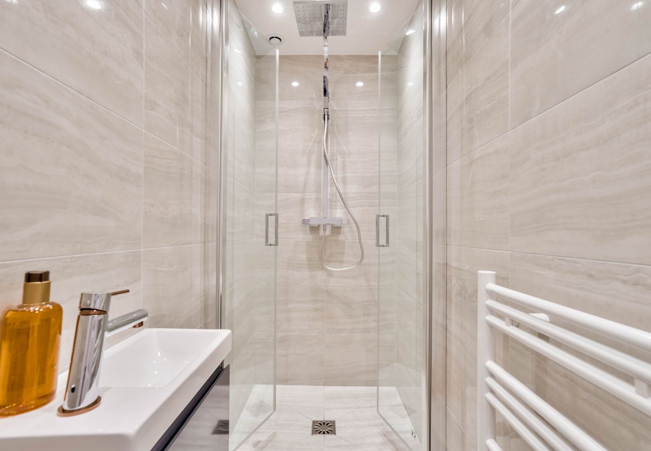 Appartement à Paris - 102 B- 21 Montmartre 4F