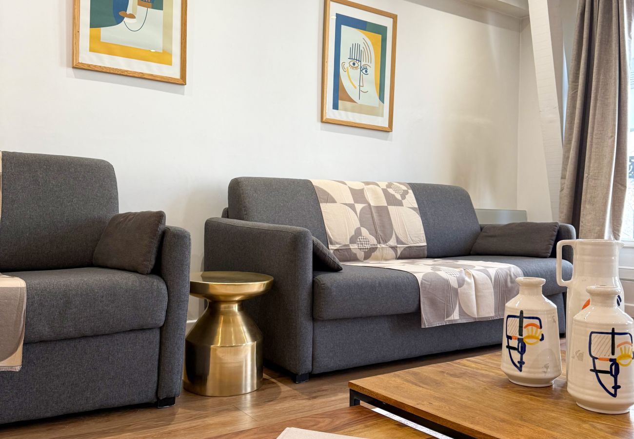 Appartement à Paris - 102 B- 21 Montmartre 4F