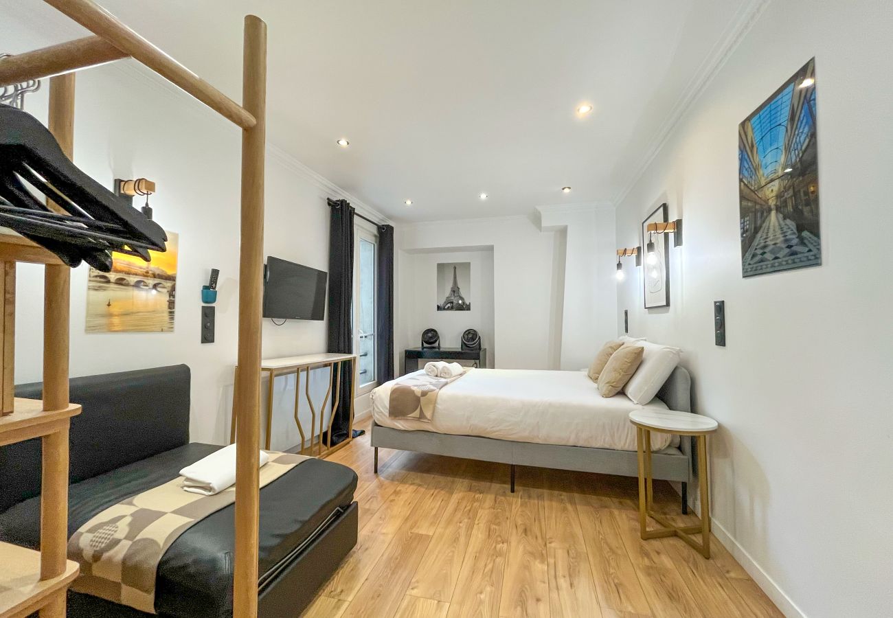 Appartement à Paris - 102 B- 21 Montmartre 4F