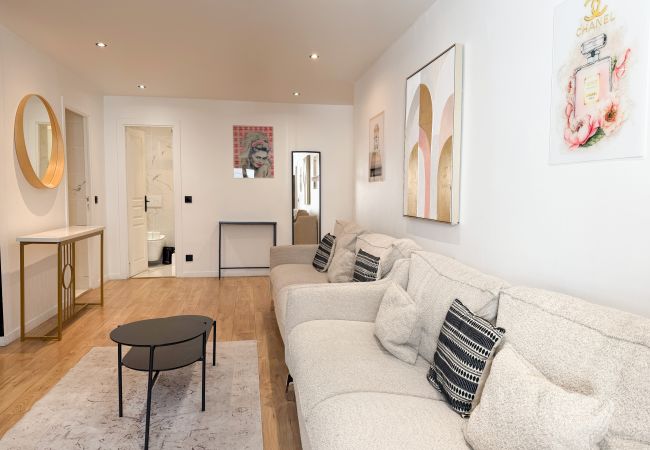 Appartement à Paris - 103 B- 21 Montmartre 4D