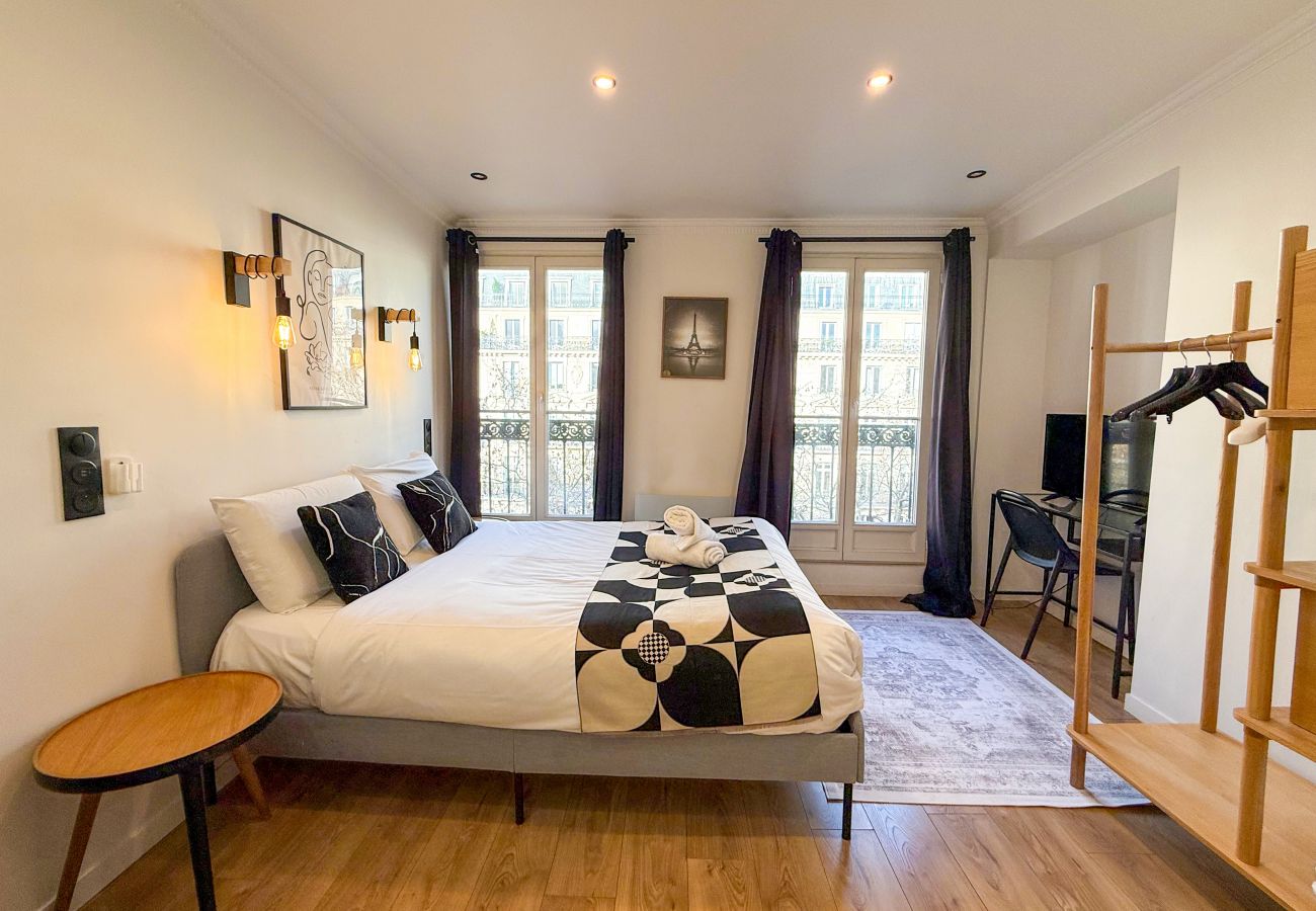 Apartamento em Paris - 102 B- 21 Montmartre 4F