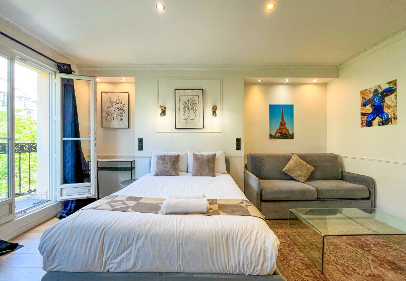 Apartamento em Paris - 102 B- 21 Montmartre 4F