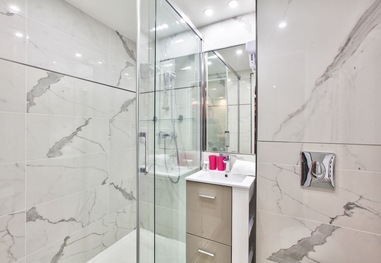 Apartamento em Paris - 41 B - Star Wars