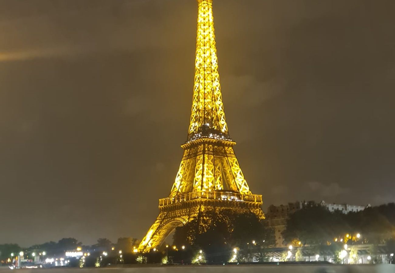 Apartamento em Paris - 128 A- Champs Elysees