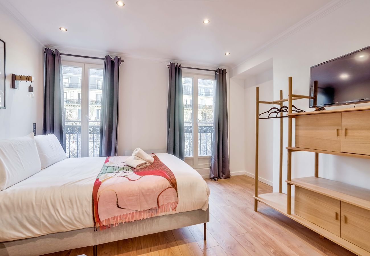 Apartamento em Paris - 102 A- 21 Montmartre 4F