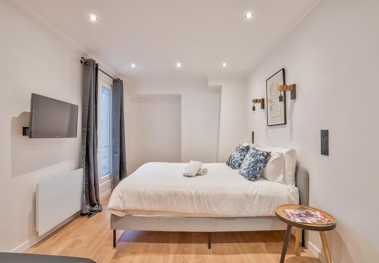 Apartamento em Paris - 102 A- 21 Montmartre 4F