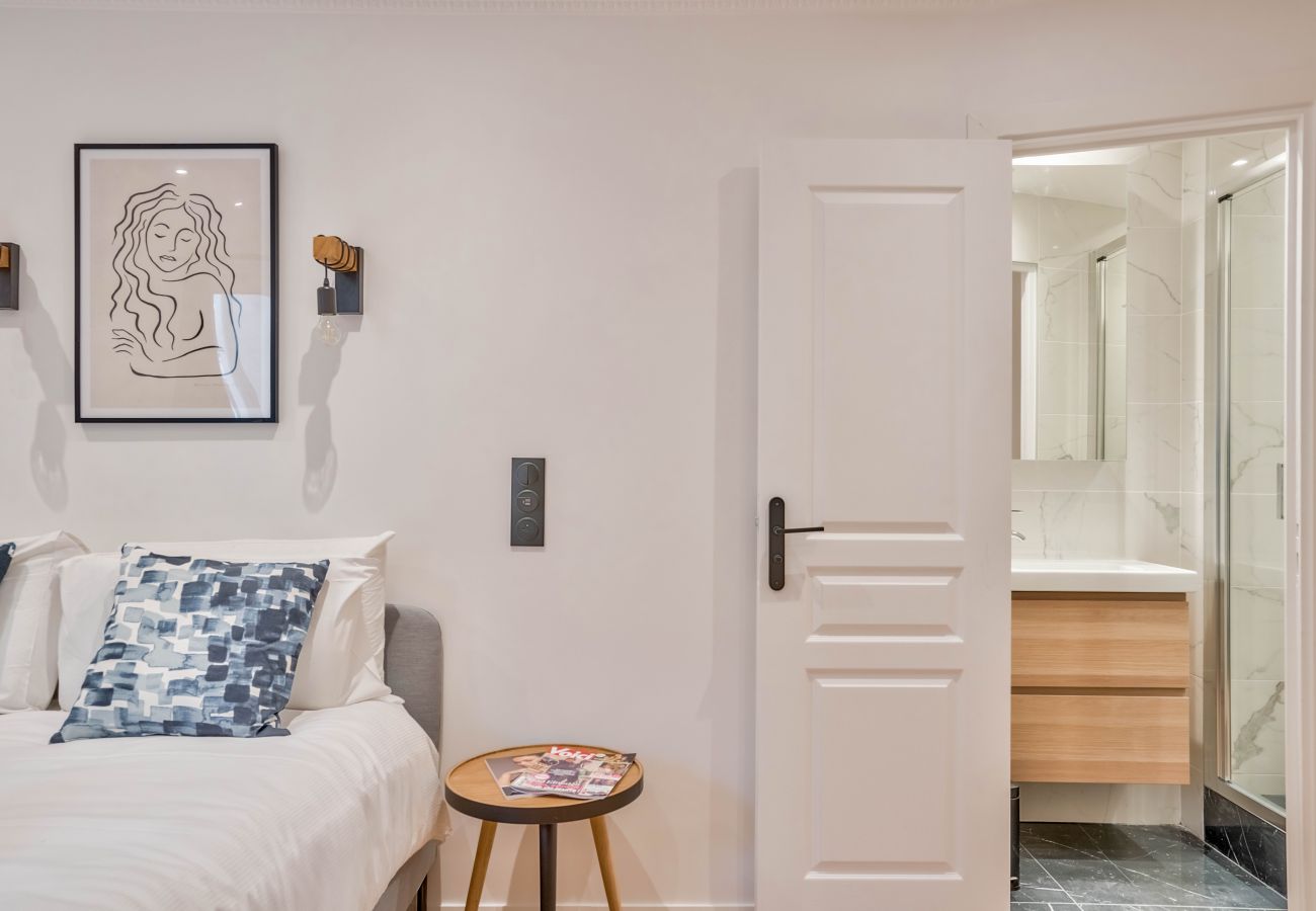 Apartamento em Paris - 102 A- 21 Montmartre 4F