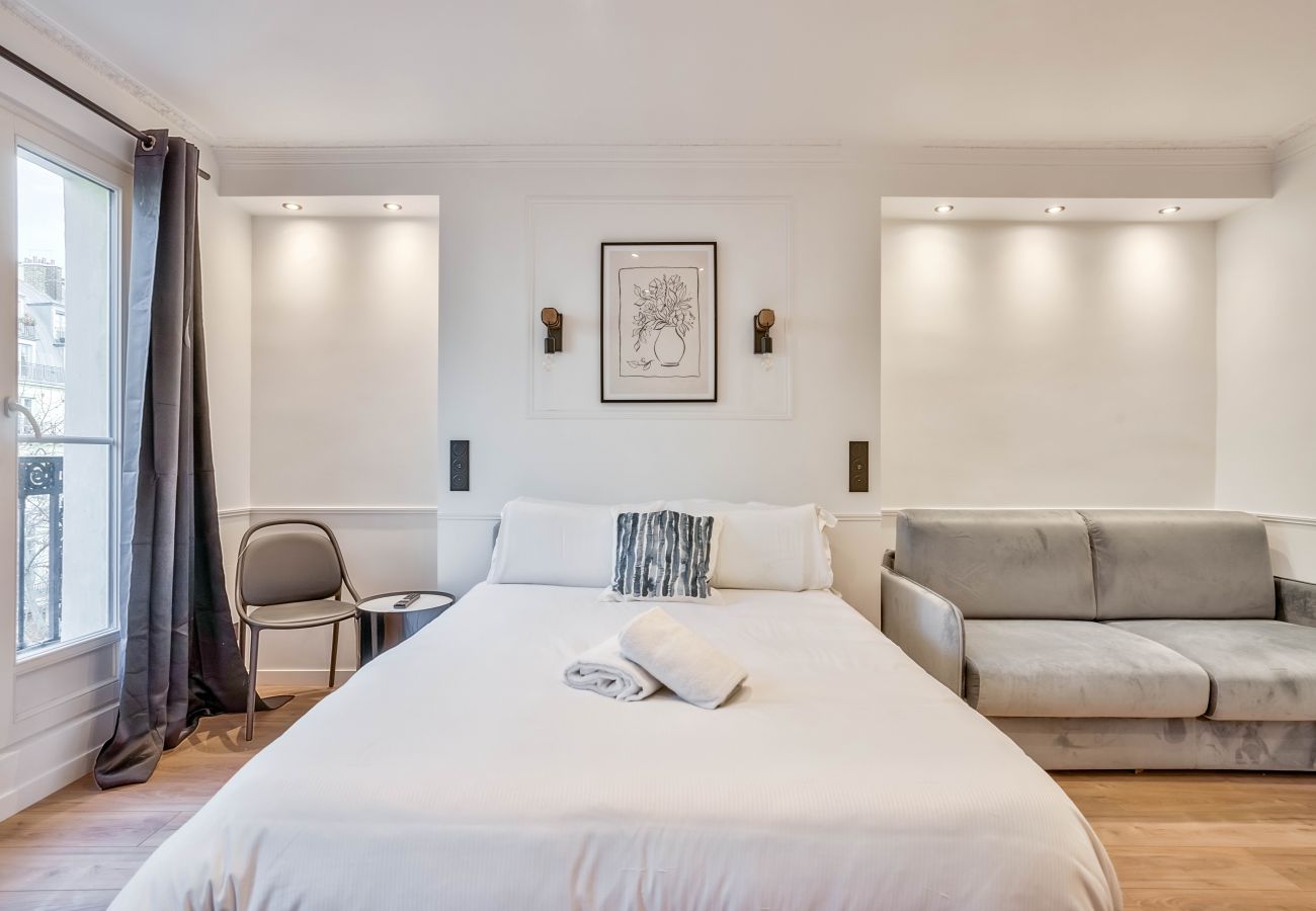 Apartamento em Paris - 102 A- 21 Montmartre 4F
