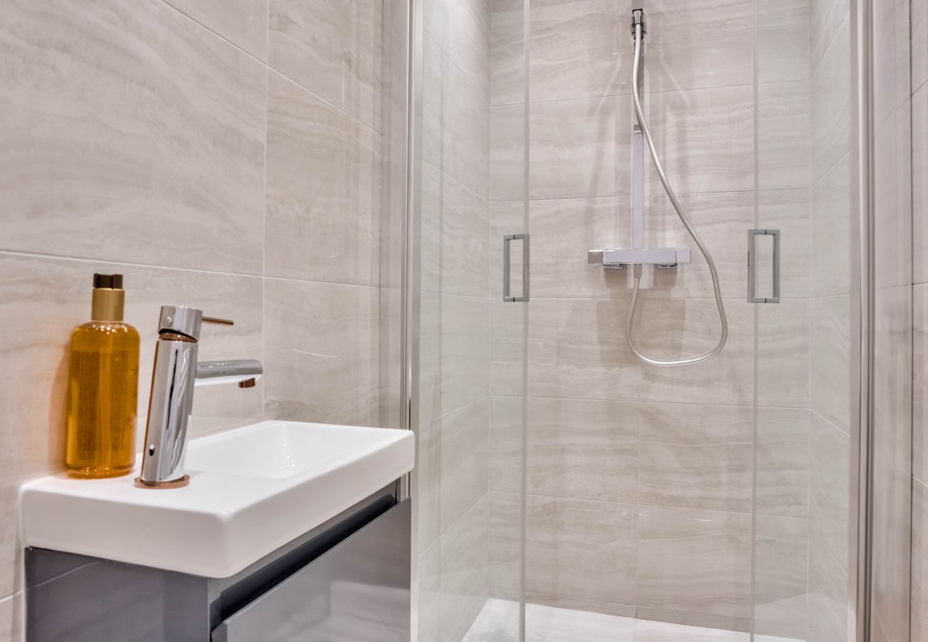 Apartamento em Paris - 102 A- 21 Montmartre 4F