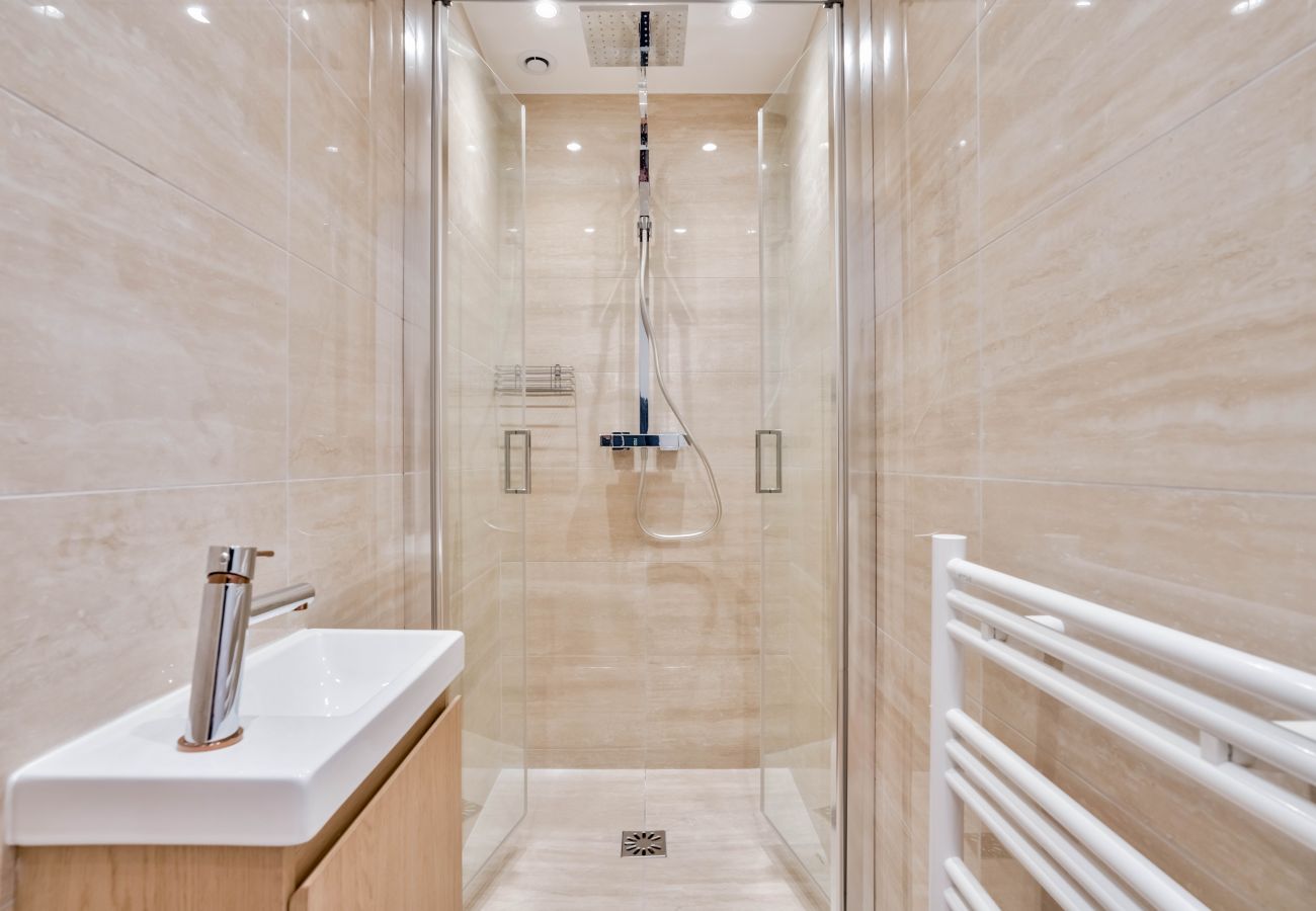 Apartamento em Paris - 102 A- 21 Montmartre 4F