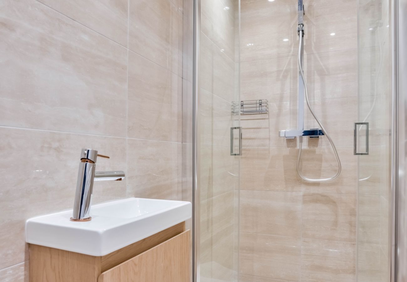 Apartamento em Paris - 102 A- 21 Montmartre 4F