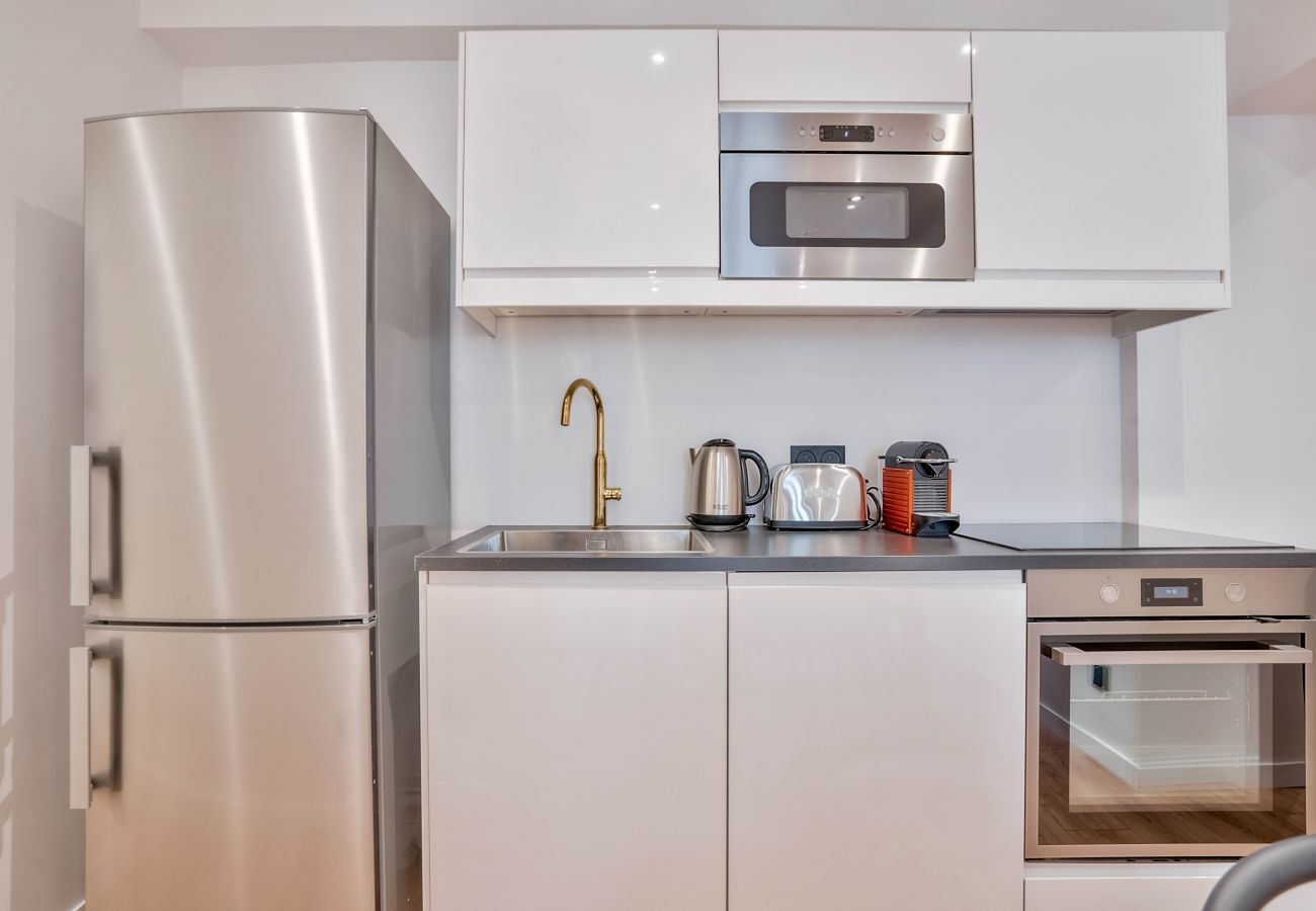 Apartamento em Paris - 102 A- 21 Montmartre 4F