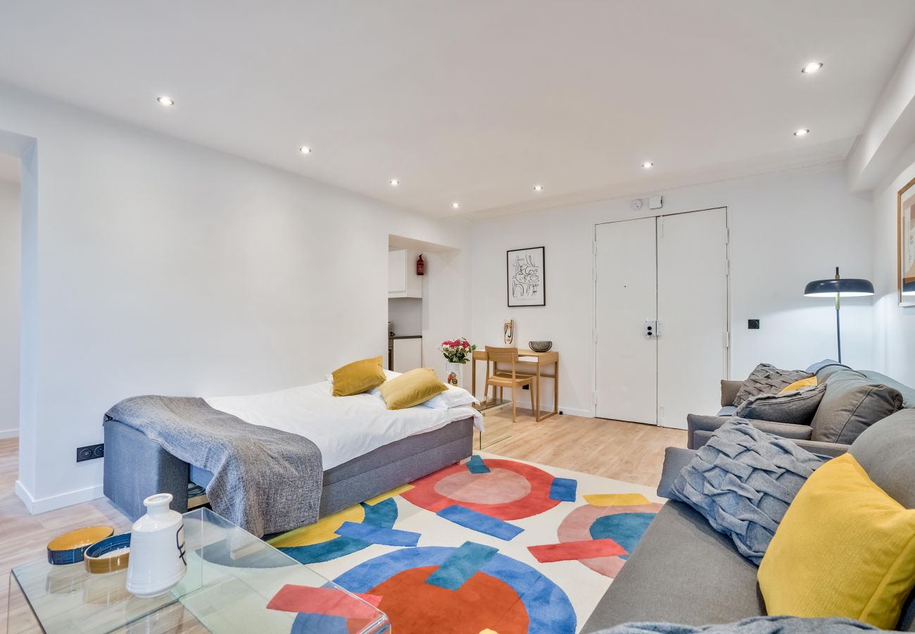 Apartamento em Paris - 102 A- 21 Montmartre 4F