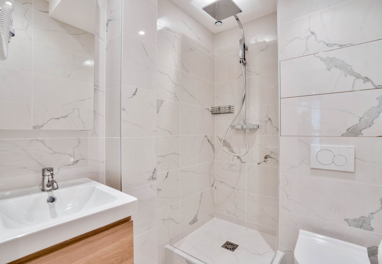 Apartamento em Paris - 102 A- 21 Montmartre 4F