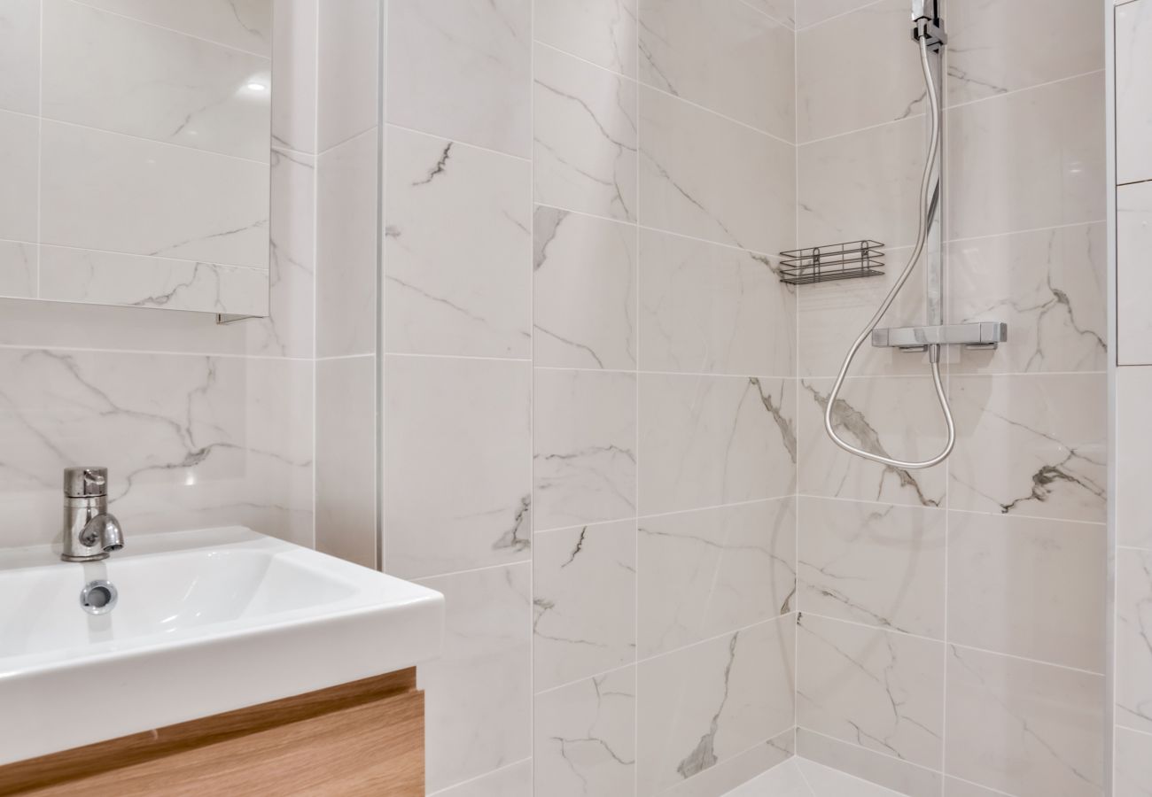 Apartamento em Paris - 102 A- 21 Montmartre 4F