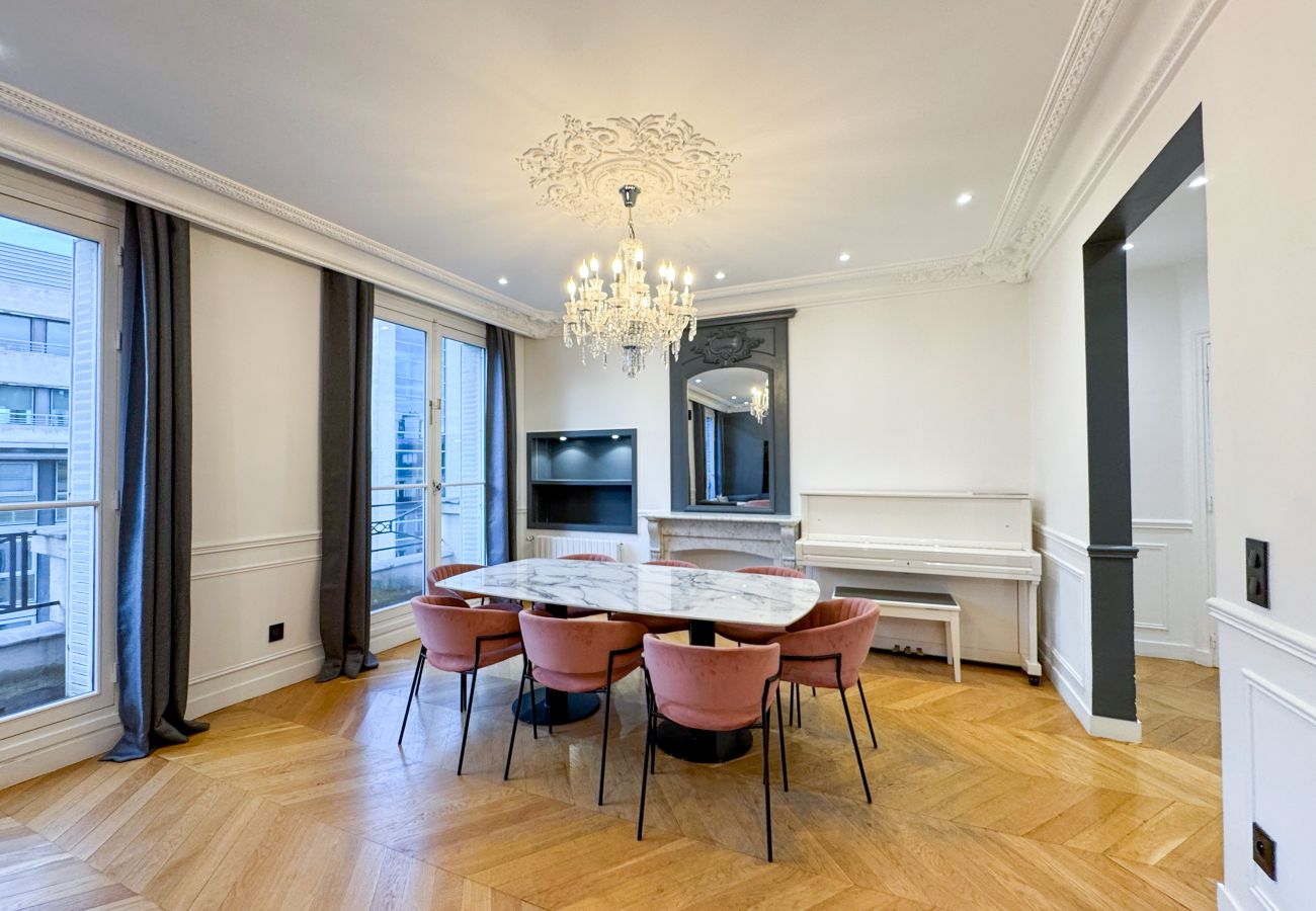 Apartamento em Paris - 222 - Philibert Delorme 6p/3c