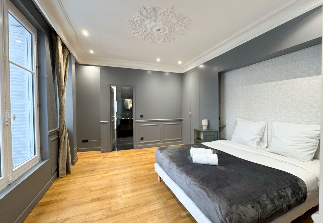 Apartamento em Paris - 222 - Philibert Delorme 6p/3c