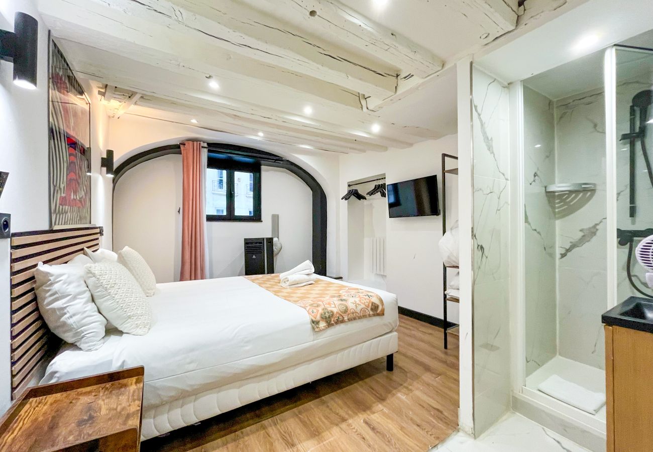 Apartamento em Paris - 174 B - 218 Saint Denis petit