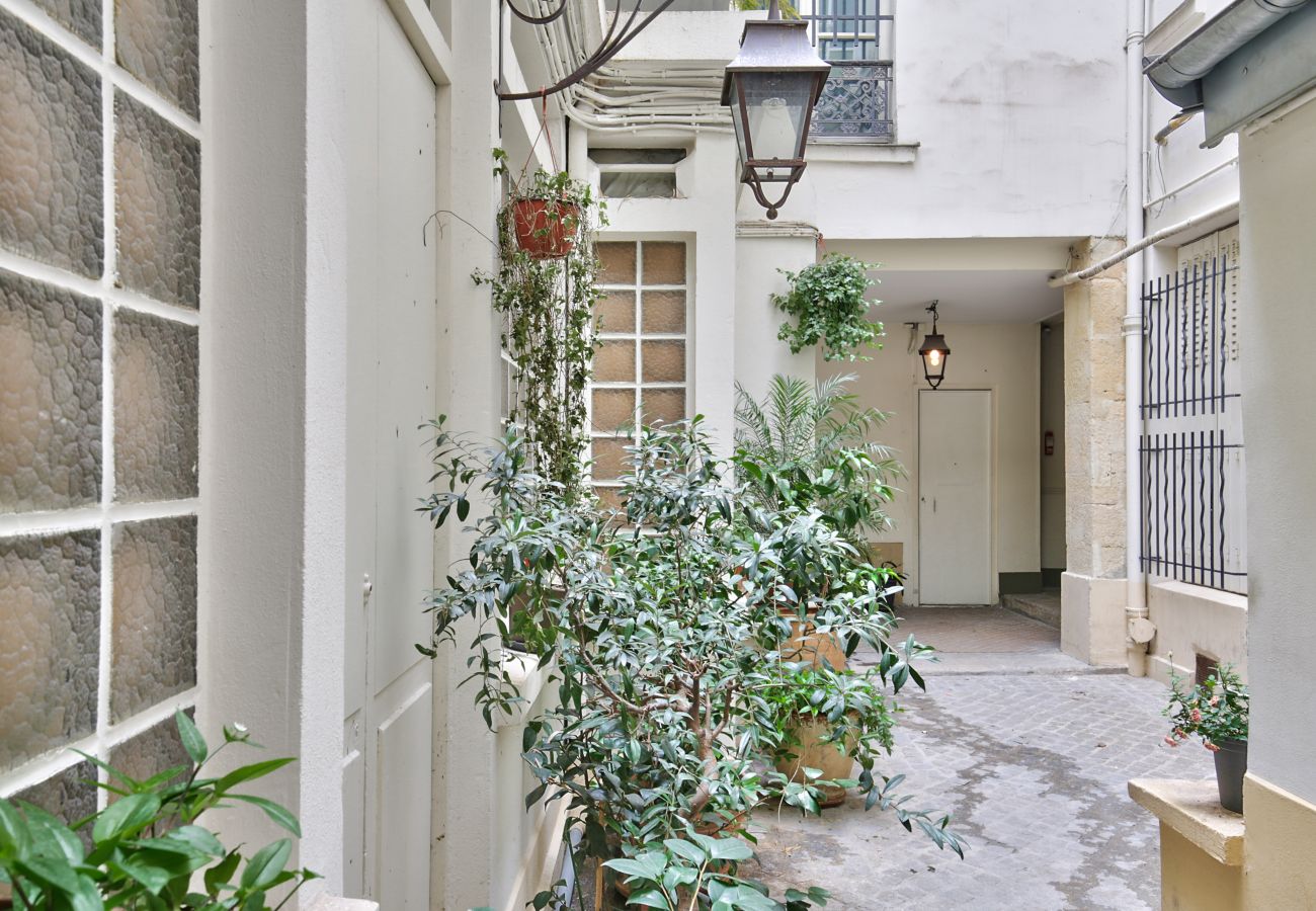 Apartment in Paris - 70 B - 9 Apolline