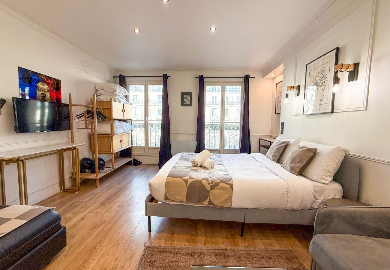 Apartment in Paris - 102 B- 21 Montmartre 4F