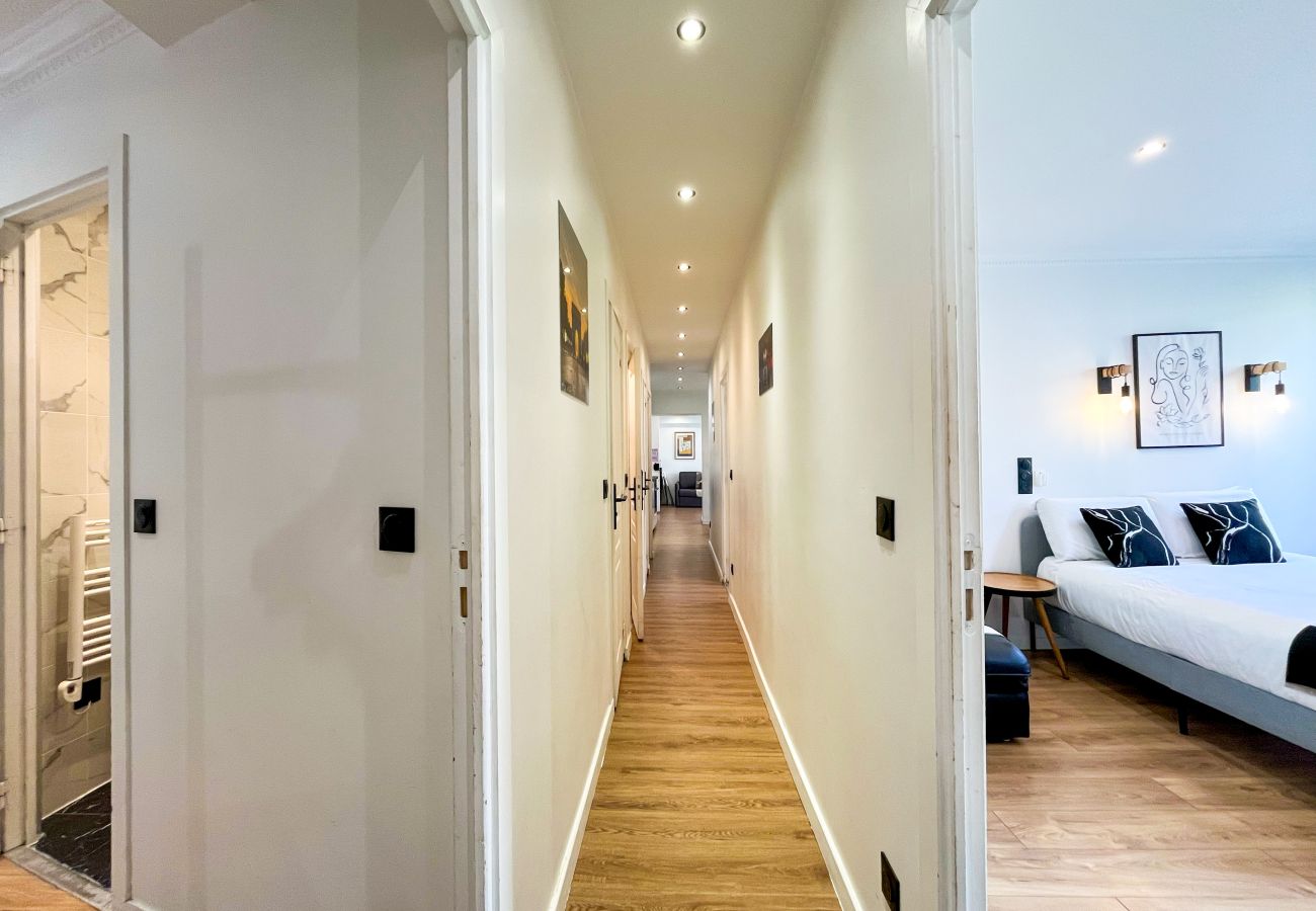 Apartment in Paris - 102 B- 21 Montmartre 4F