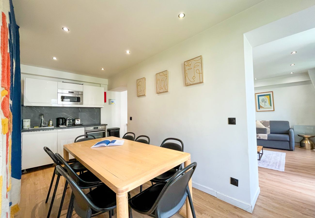 Apartment in Paris - 102 B- 21 Montmartre 4F