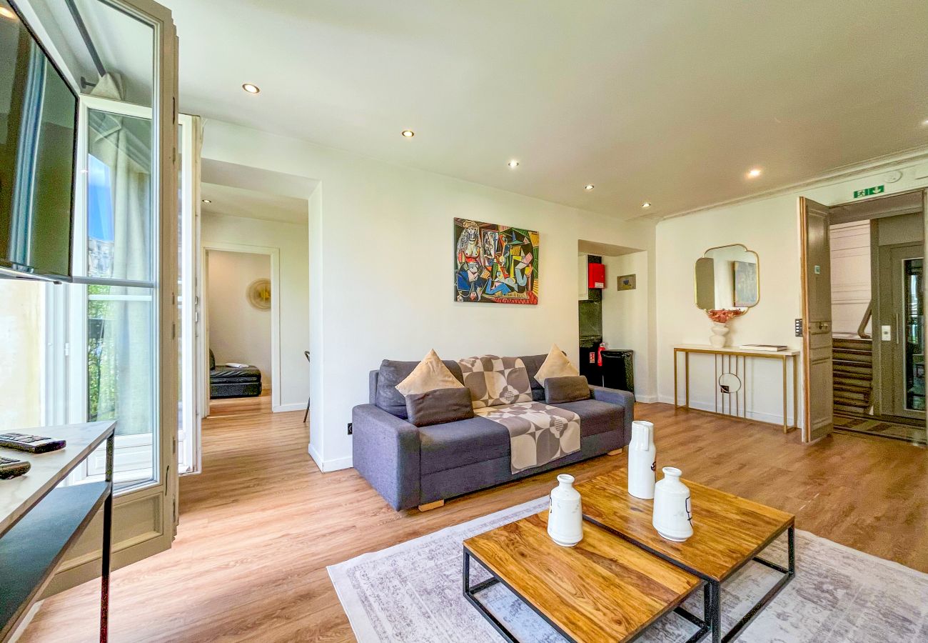 Apartment in Paris - 102 B- 21 Montmartre 4F