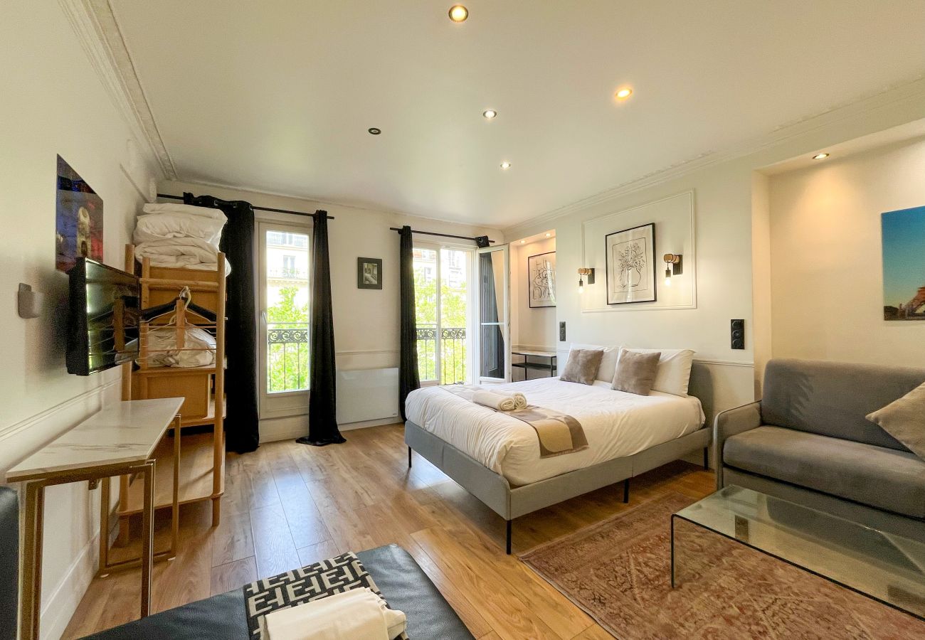 Apartment in Paris - 102 B- 21 Montmartre 4F