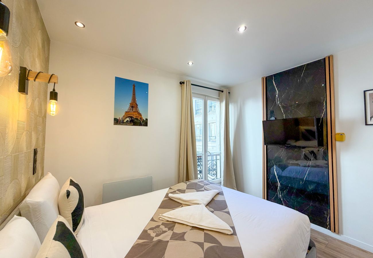 Apartment in Paris - 103 B- 21 Montmartre 4D
