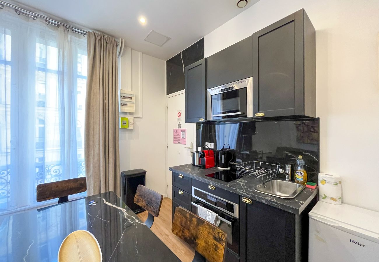 Apartment in Paris - 90 - Lagerfeld