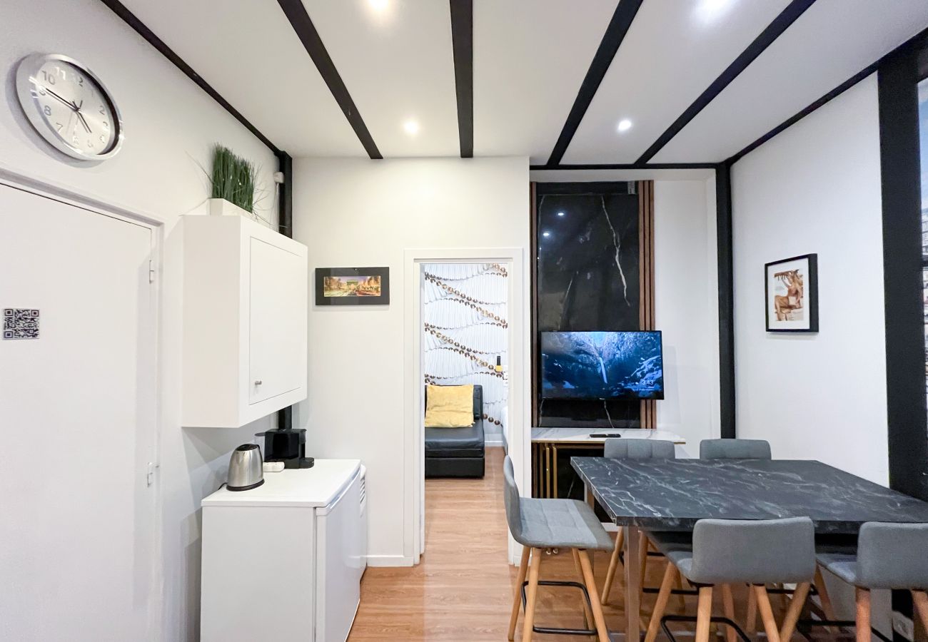 Apartment in Paris - 114 - Saint Denis Couture