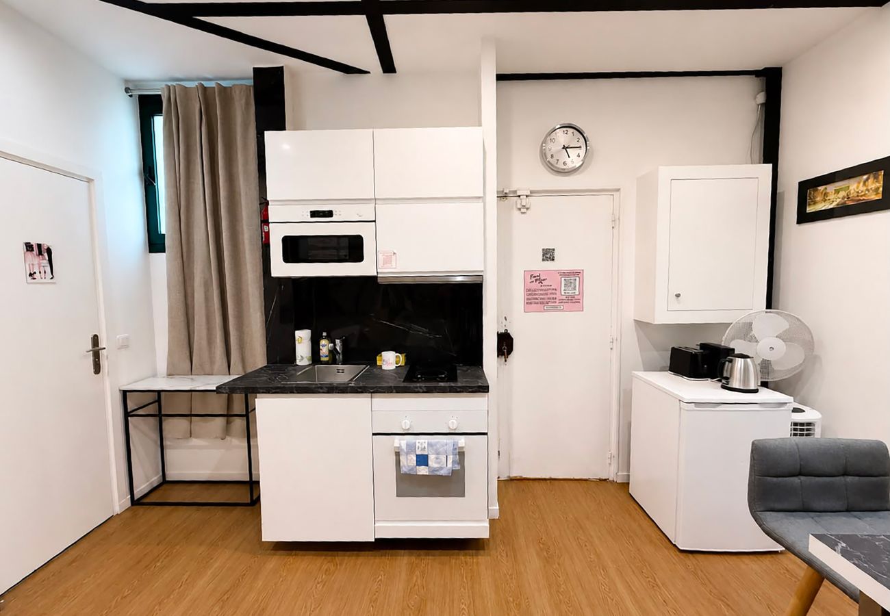 Apartment in Paris - 114 - Saint Denis Couture