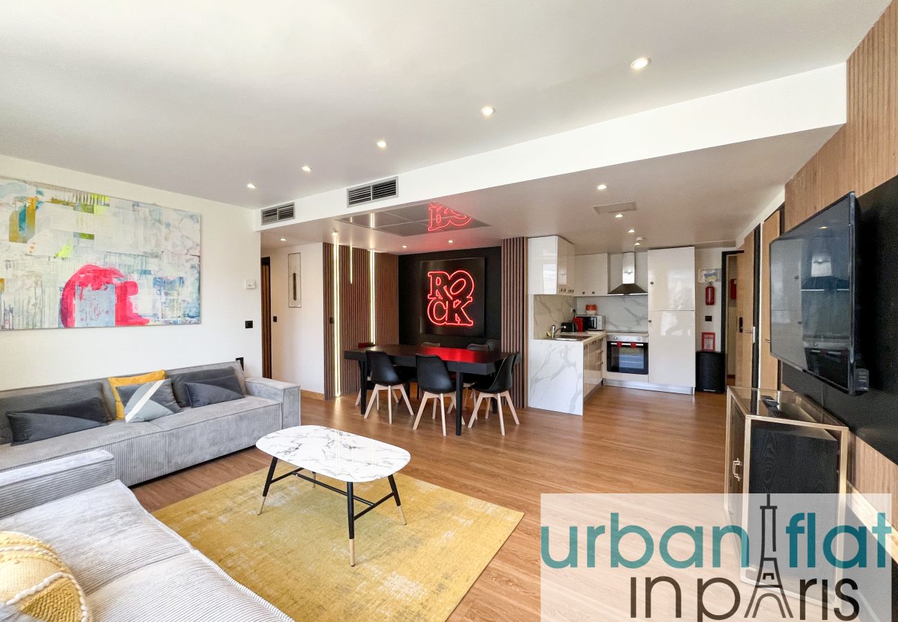 Apartment in Paris - 128 B- Champs Elysees 14p