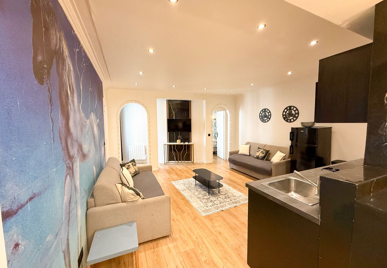 Apartment in Paris - 105 A- 112 Richelieu 4D